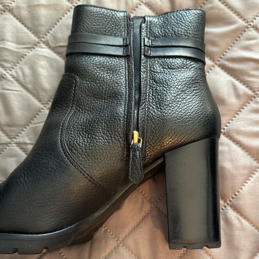 Tory Burch Leigh 90MM Lug Sole Boots size 10 in Perfect Black - Picture 8 of 13